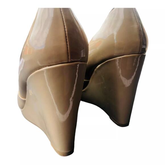 Moda Womens Tan Patent Leather Peep Toe Wedge Slip On Heels Shoes Size 10 - Picture 7 of 10
